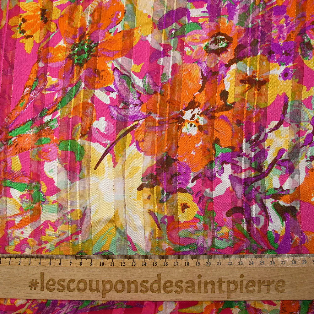 Mousseline imprimée bande satin fleurs en folie fond fuchsia - Image 3