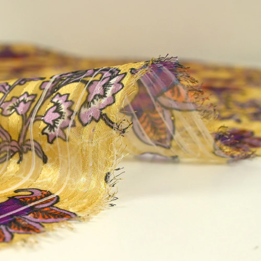 Mousseline imprimée bande satin violet fond ocre - Image 4