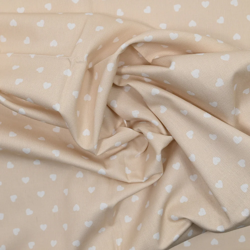 Piqué de coton imprimé cœur fond beige - Image 2