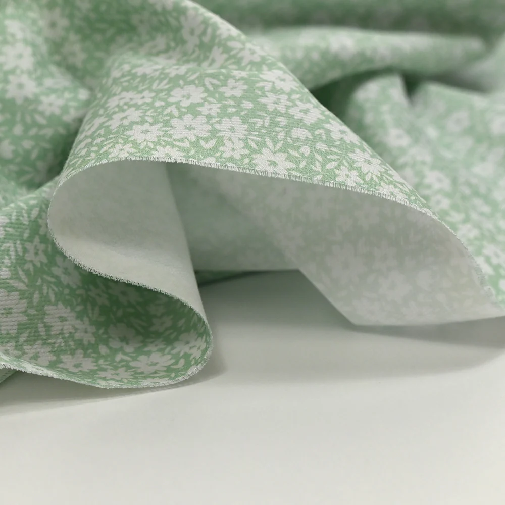 Piqué de coton imprimé fleurs printanière fond vert - Image 5