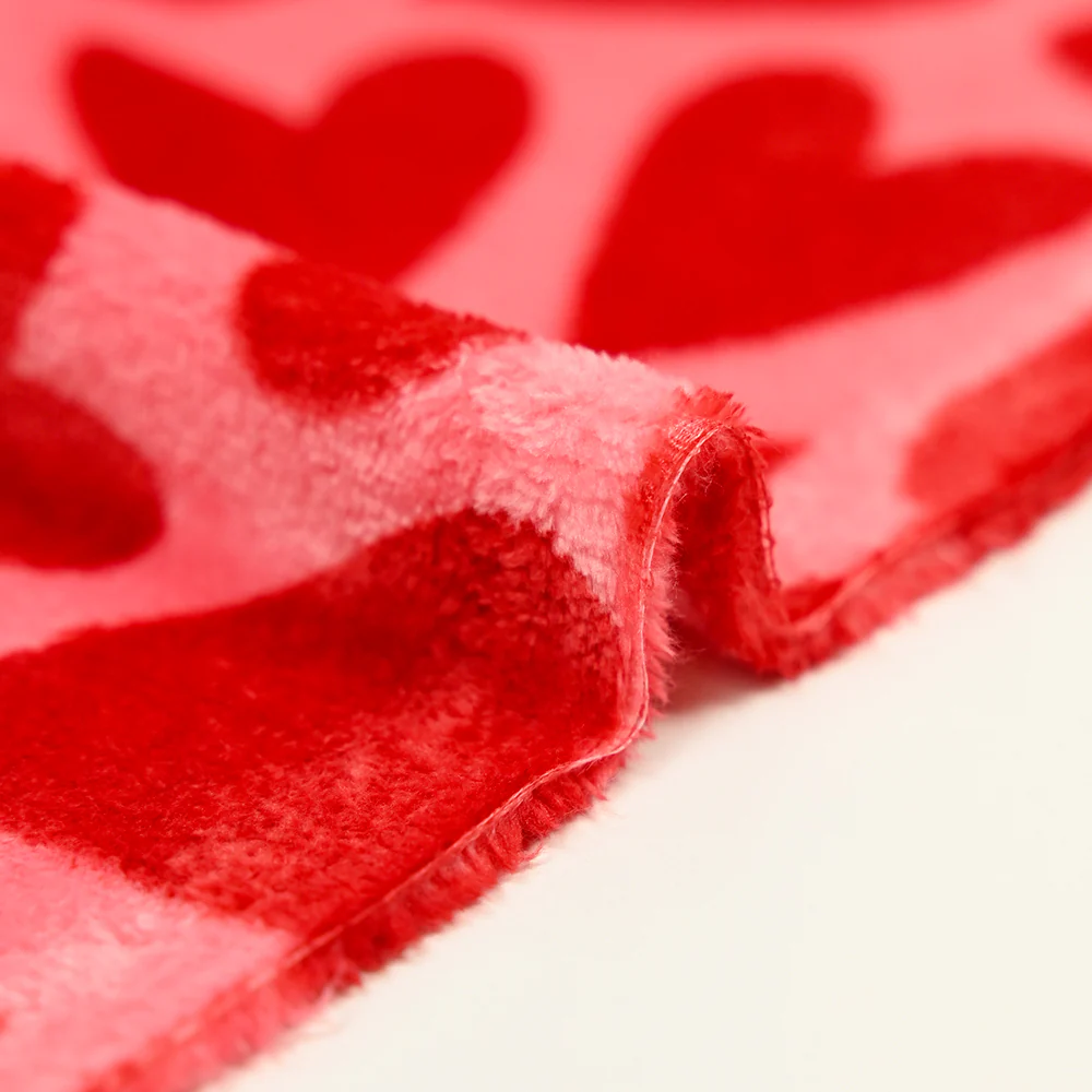 Polaire doudou imprimée coeur rouge fond rose - Image 6