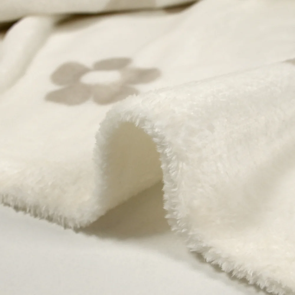 Polaire doudou imprimée fleurs grège fond blanc cassé - Image 6