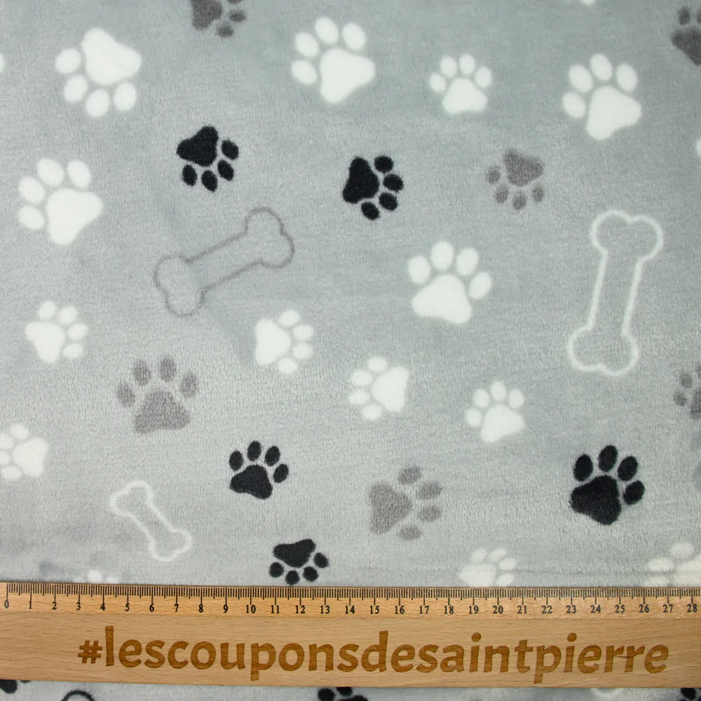 Polaire doudou imprimée patte de chien fond gris - Image 3
