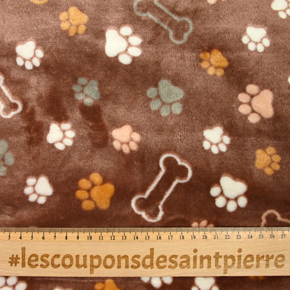 Polaire doudou imprimée patte de chien fond marron - Image 3