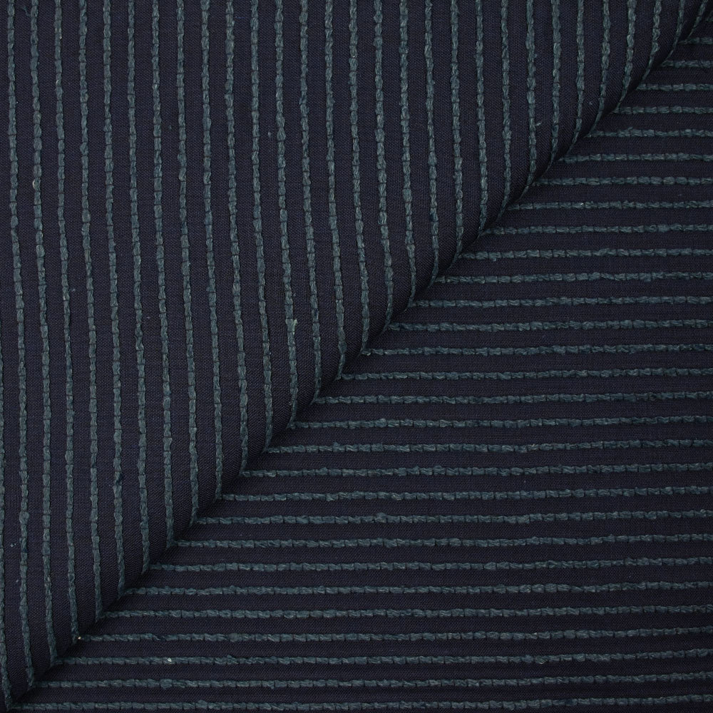 Polycoton brodé fil gris bleu fond bleu marine