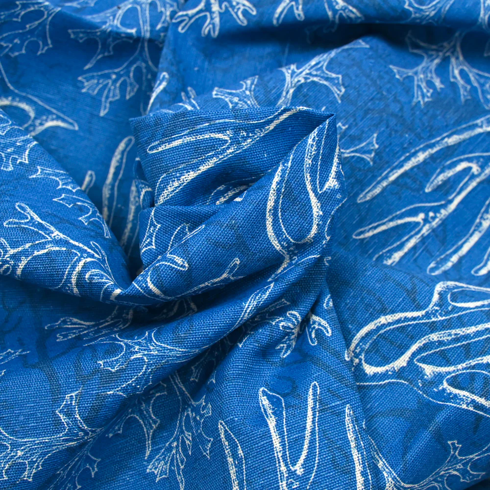 Polycoton imprimé corail fond bleu - Image 2