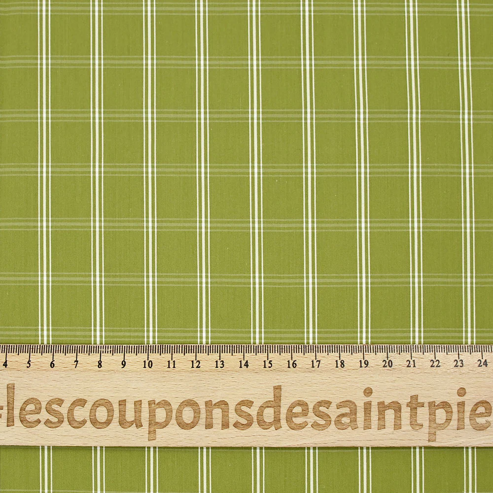 Polycoton tissé-teint à carreaux écru fond vert olive - Image 3