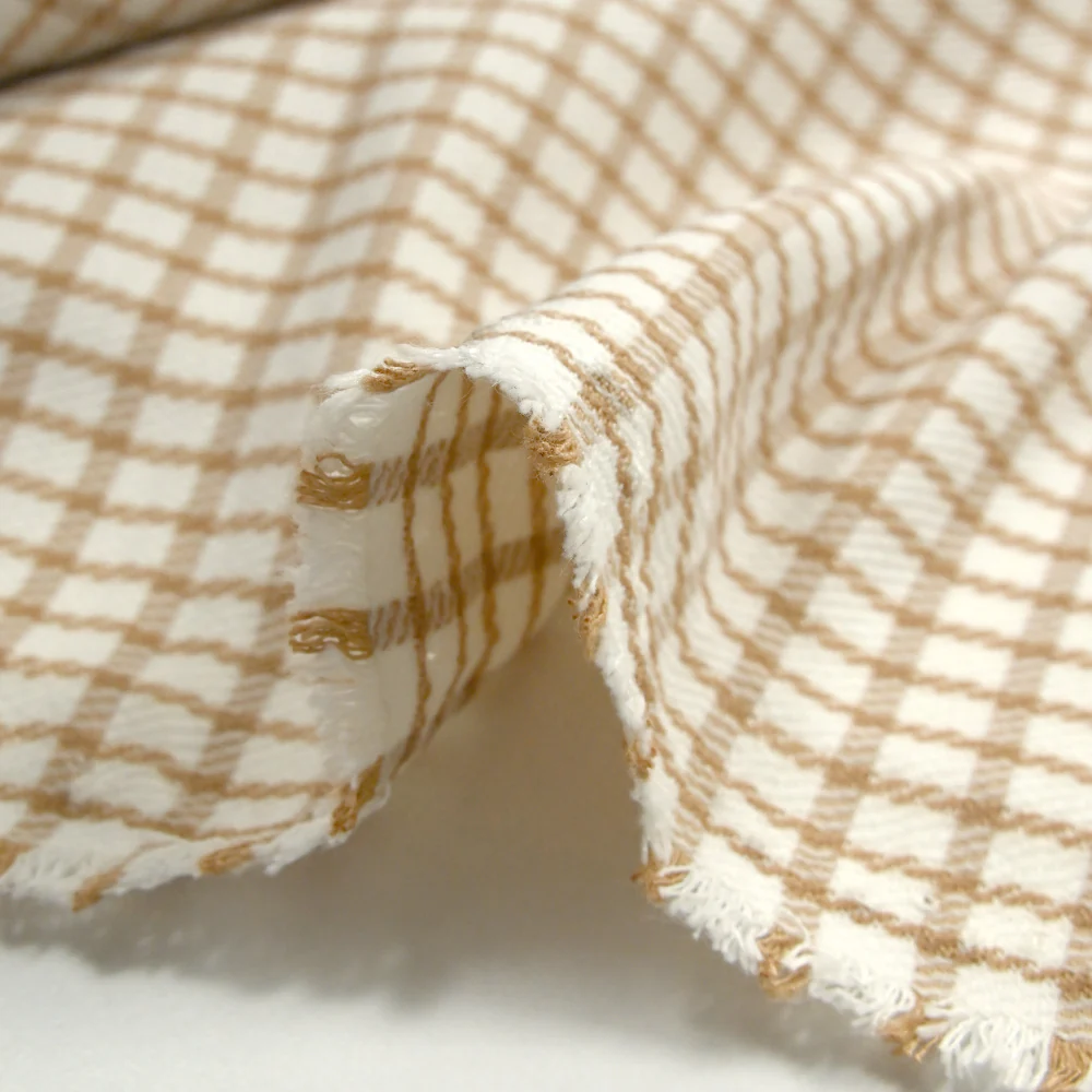 Polyester élasthanne à carreaux camel fond blanc cassé - Image 6