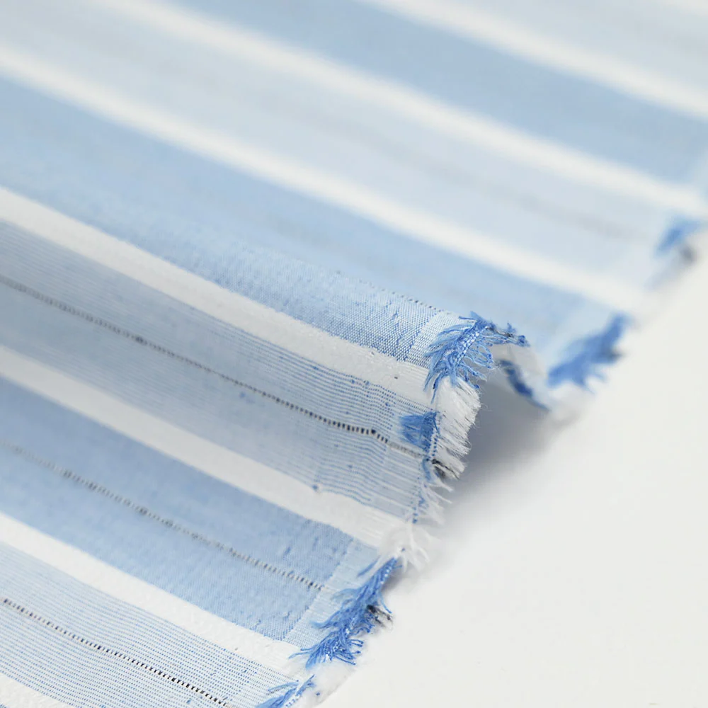 Popeline polycoton jacquard rayure blanche, bleue et noire doupionnée - Image 6
