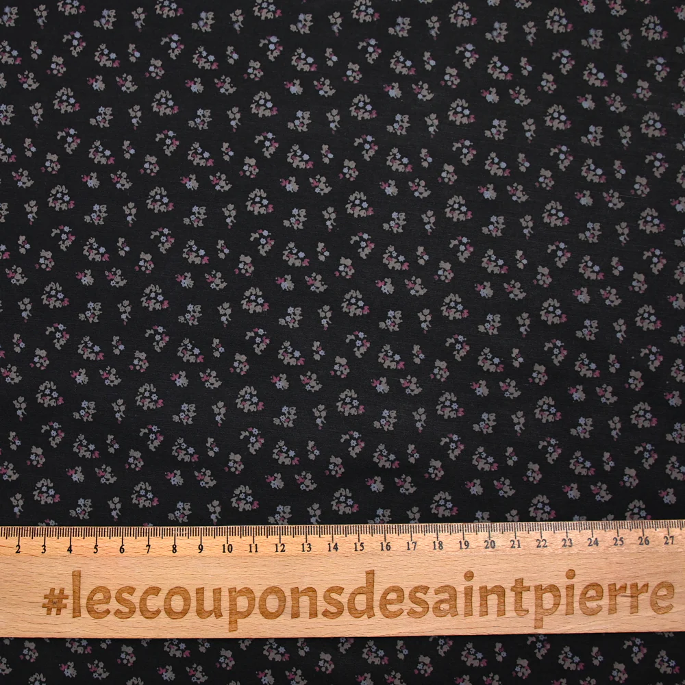 Popeline polycoton imprimée à fleurs fond noir - Image 3