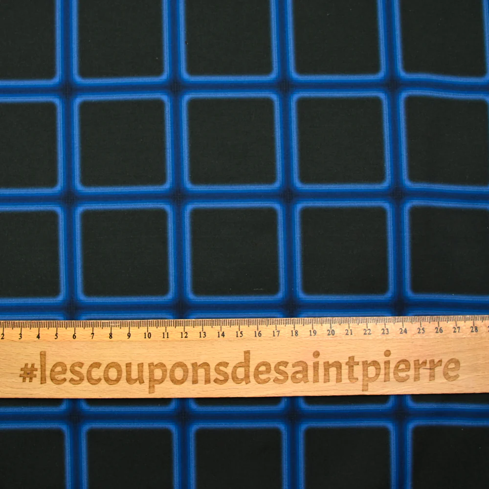 Satin de coton élasthanne carreaux bleu fond noir - Image 3
