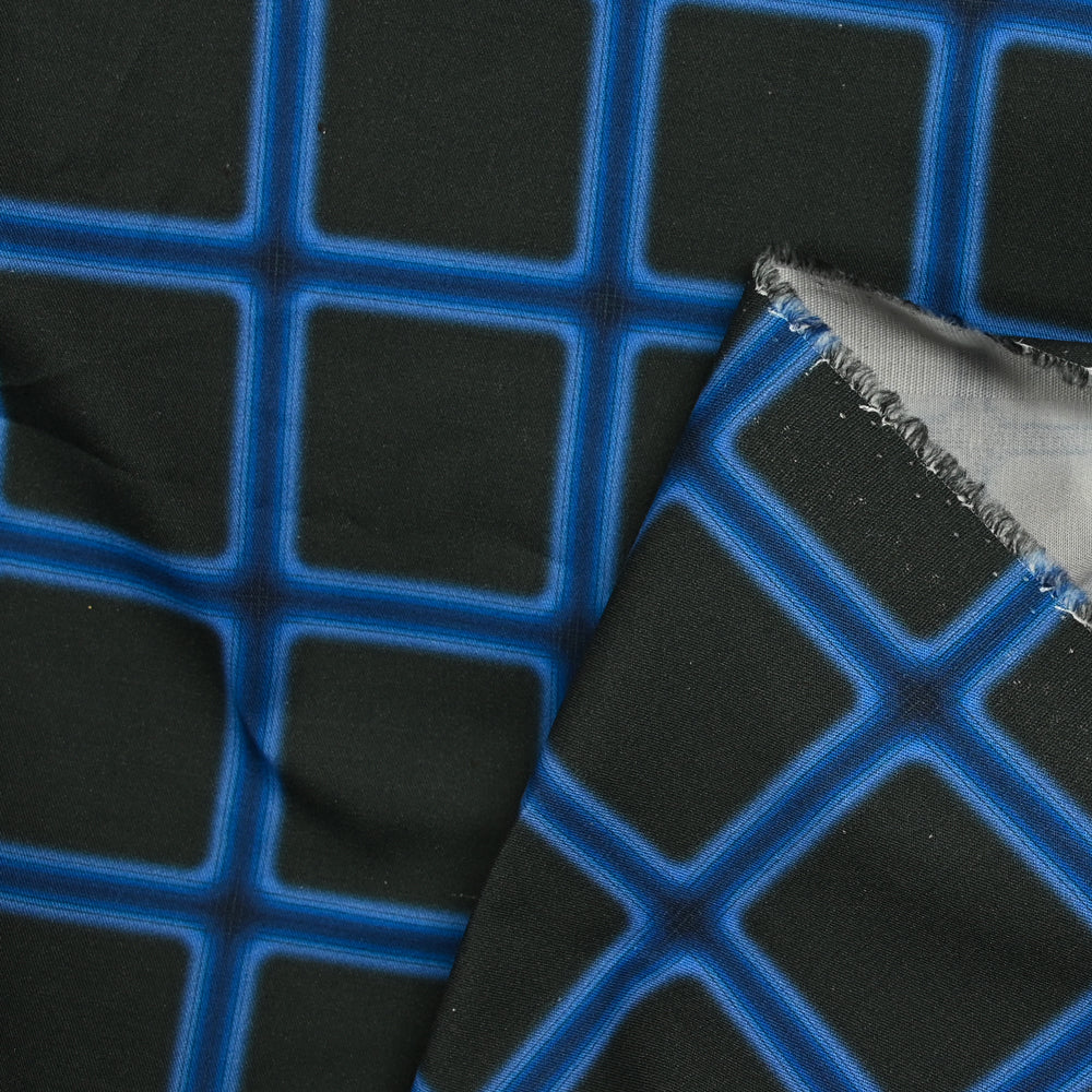 Satin de coton élasthanne carreaux bleu fond noir - Image 4