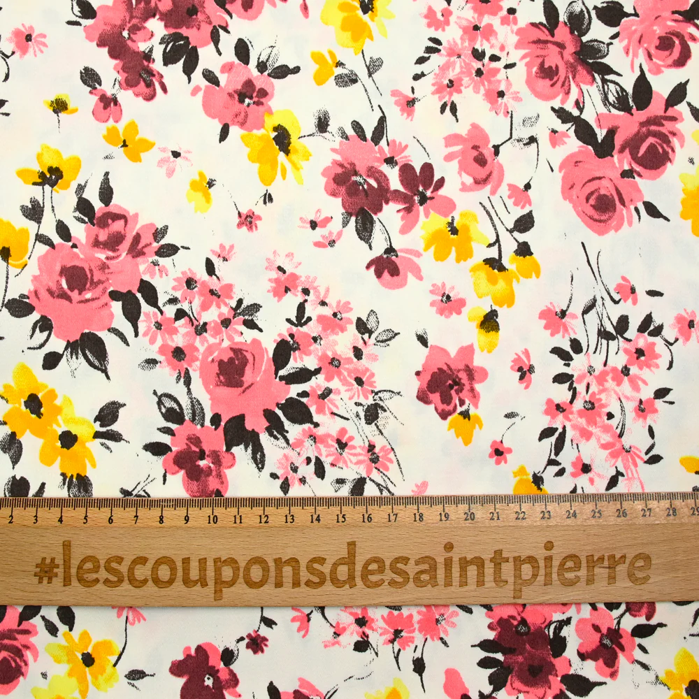 Satin de coton élasthanne fleurs rose et jaune fond blanc - Image 3