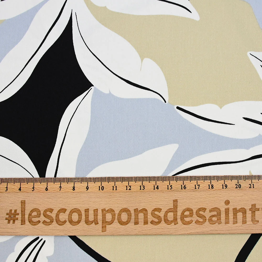 Satin de coton élasthanne palmier gris et beige - Image 3