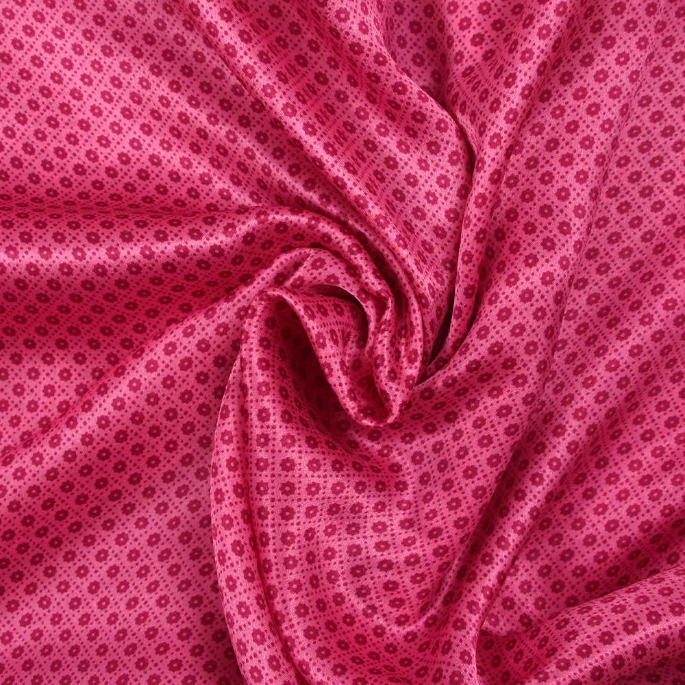 Satin de soie imprimé carrés de fleurs fuchsia - Image 2