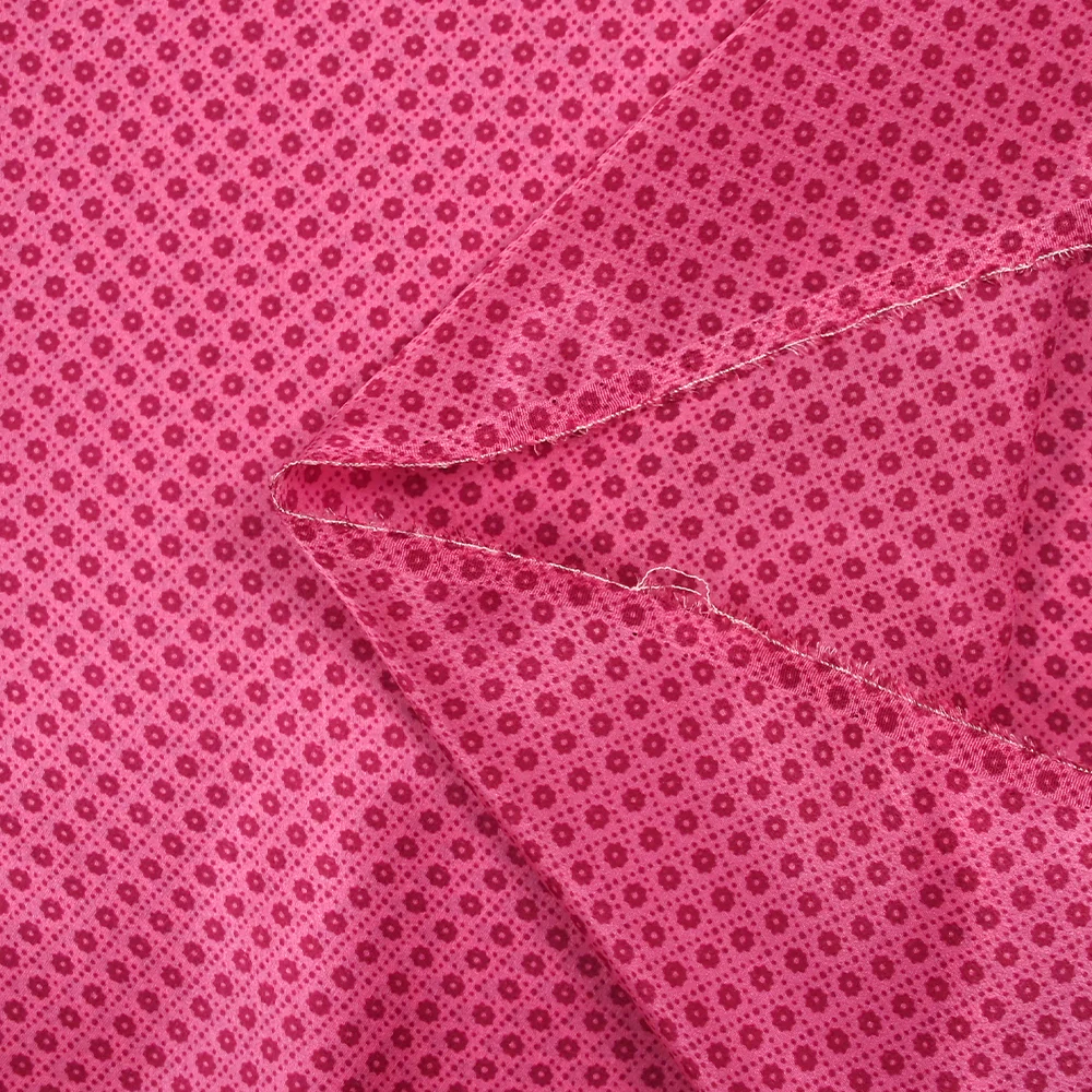 Satin de soie imprimé carrés de fleurs fuchsia - Image 5