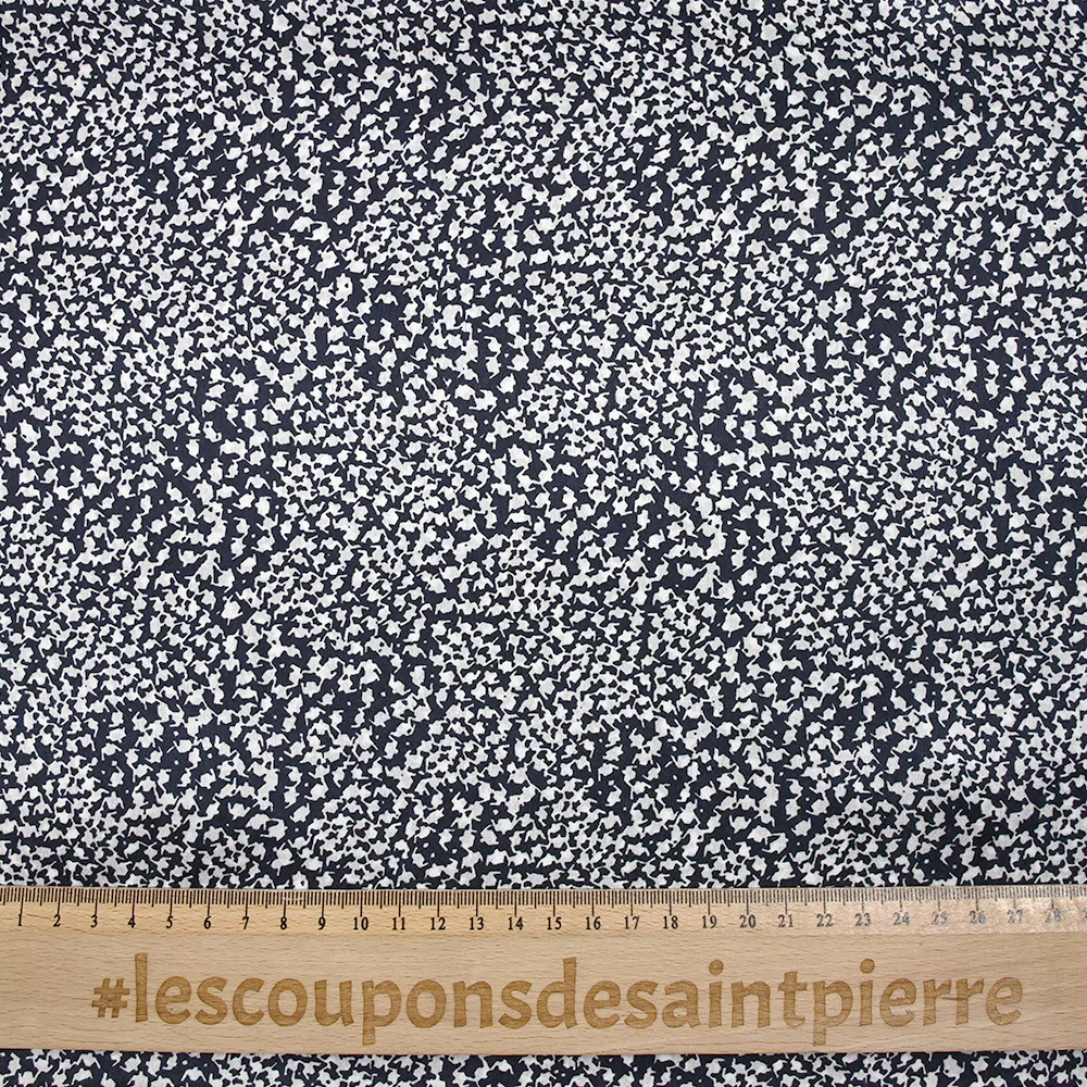 Satin de soie imprimé nuit étoilée fond bleu nuit - Image 3