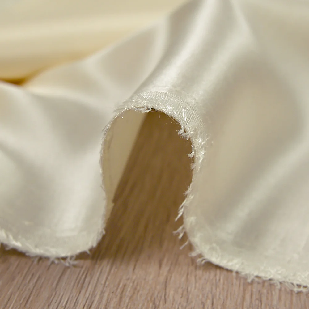 Satin de soie mélangée écru - Image 5