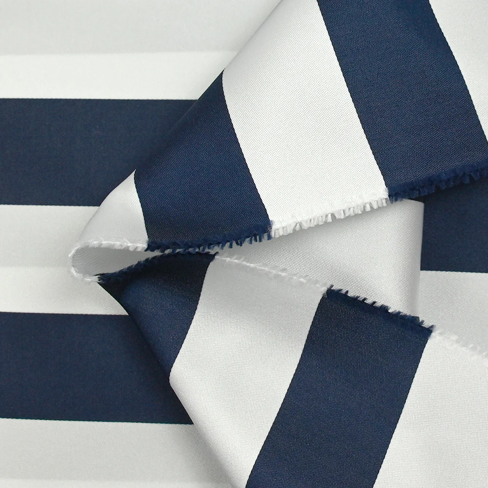 Satin de soie mélangée rayé marine et blanc - Image 6