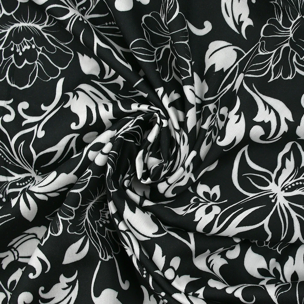 Satin de viscose imprimé fleurs en arabesque fond noir - Image 2
