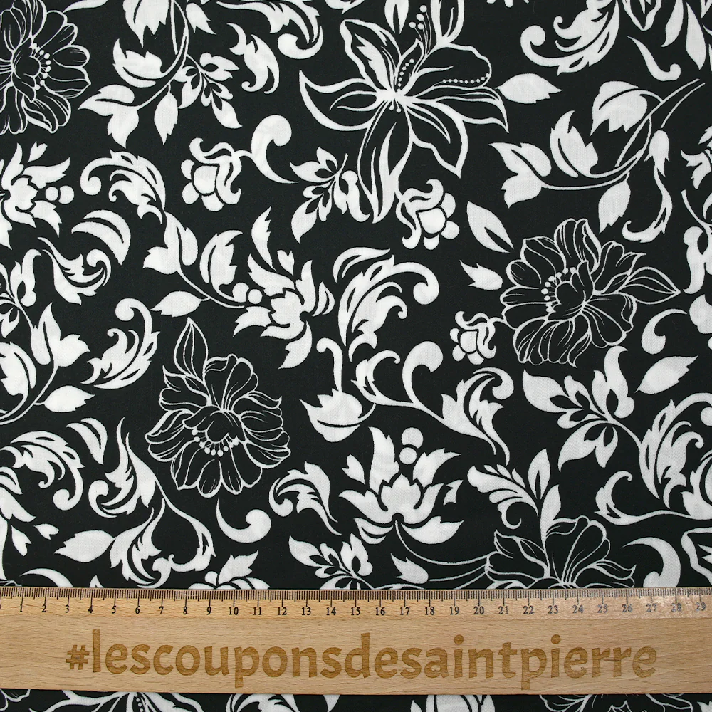 Satin de viscose imprimé fleurs en arabesque fond noir - Image 3