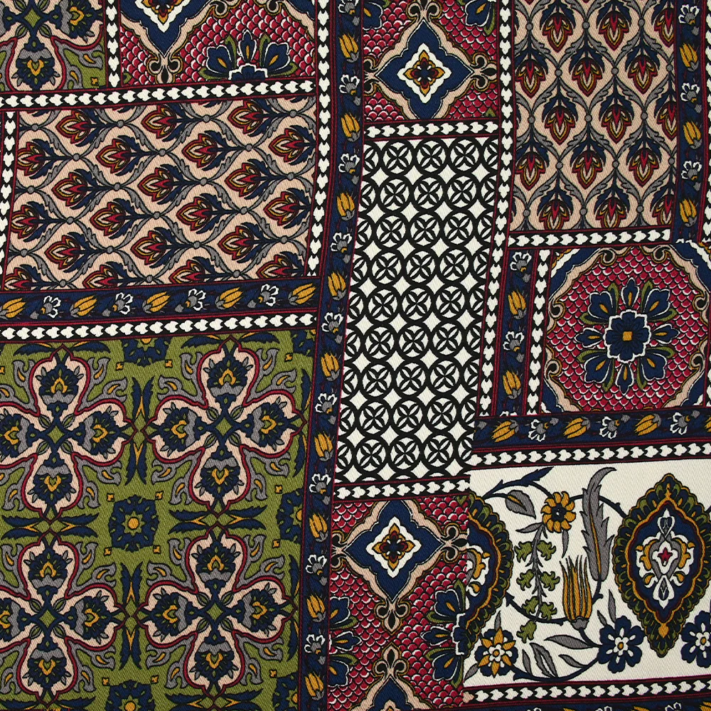 Satin de viscose imprimé patchwork ornement lie de vin, kaki et marine