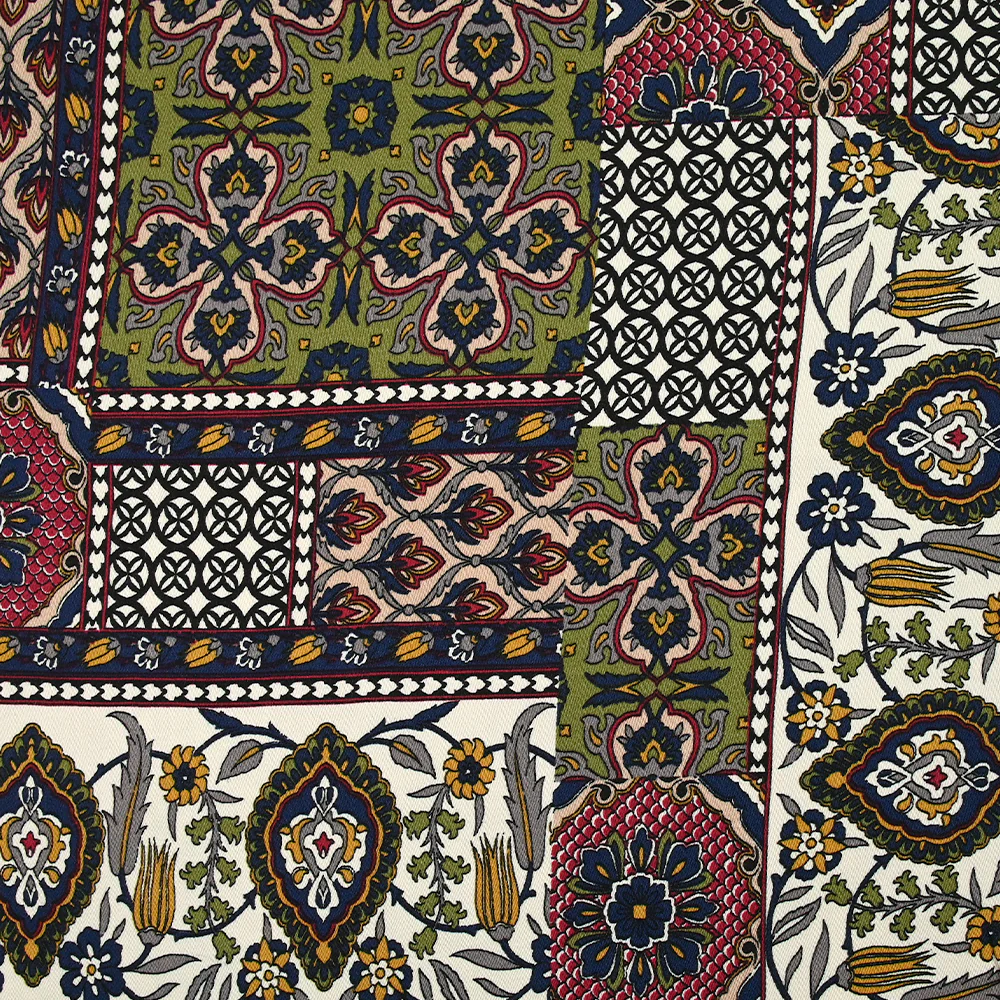Satin de viscose imprimé patchwork ornement lie de vin, kaki et marine - Image 4