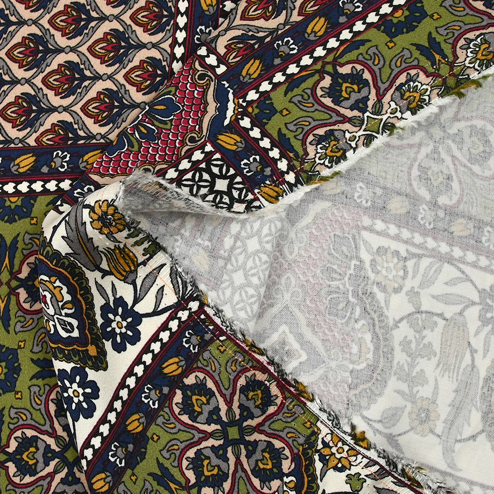 Satin de viscose imprimé patchwork ornement lie de vin, kaki et marine - Image 6