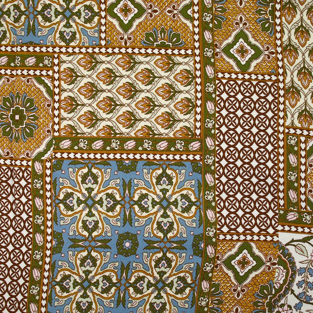 Satin de viscose imprimé patchwork ornement ocre, bleu barbeau et kaki