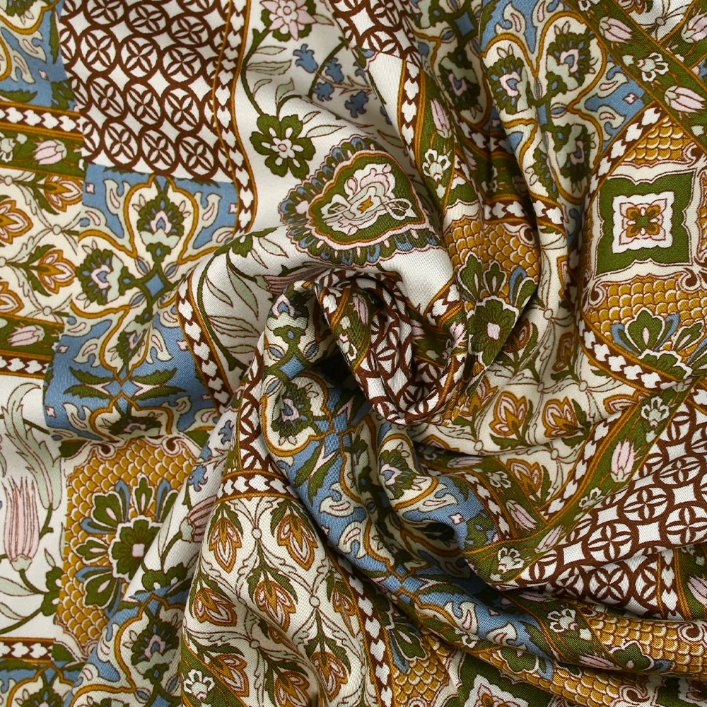 Satin de viscose imprimé patchwork ornement ocre, bleu barbeau et kaki - Image 2