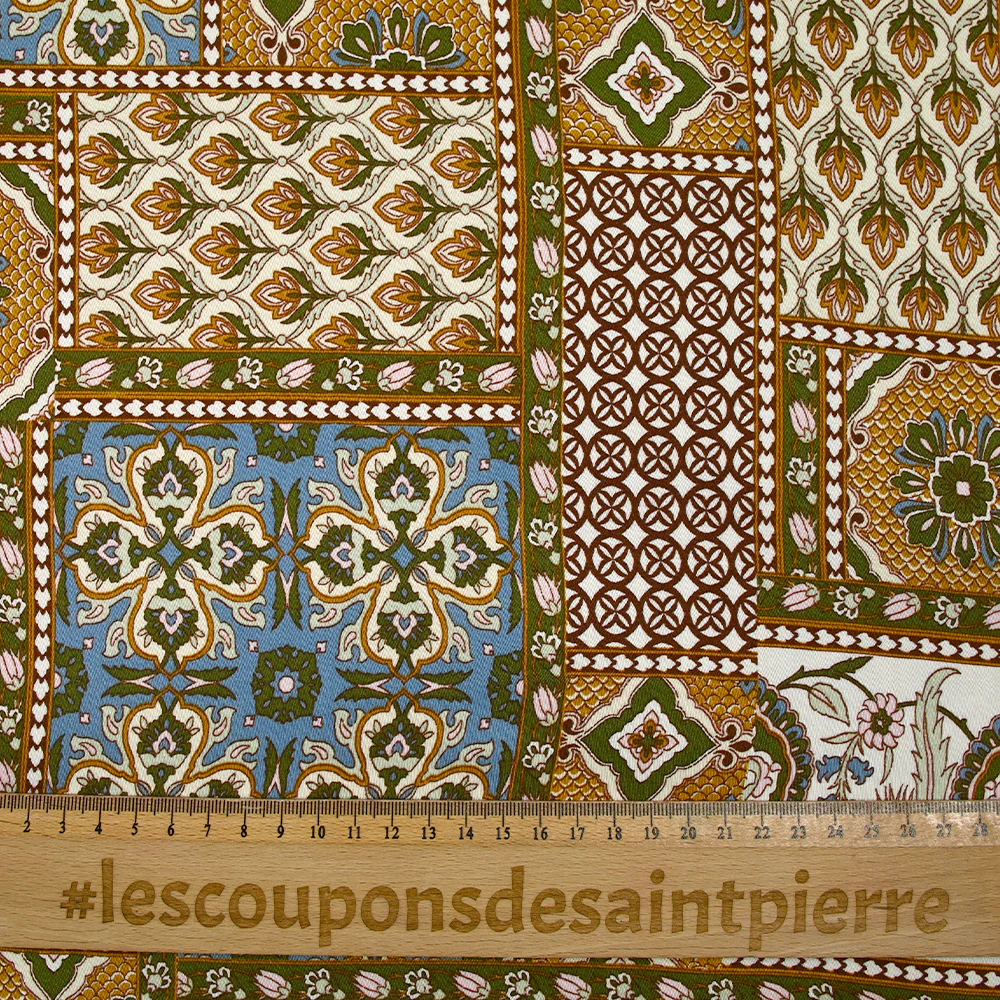 Satin de viscose imprimé patchwork ornement ocre, bleu barbeau et kaki - Image 3