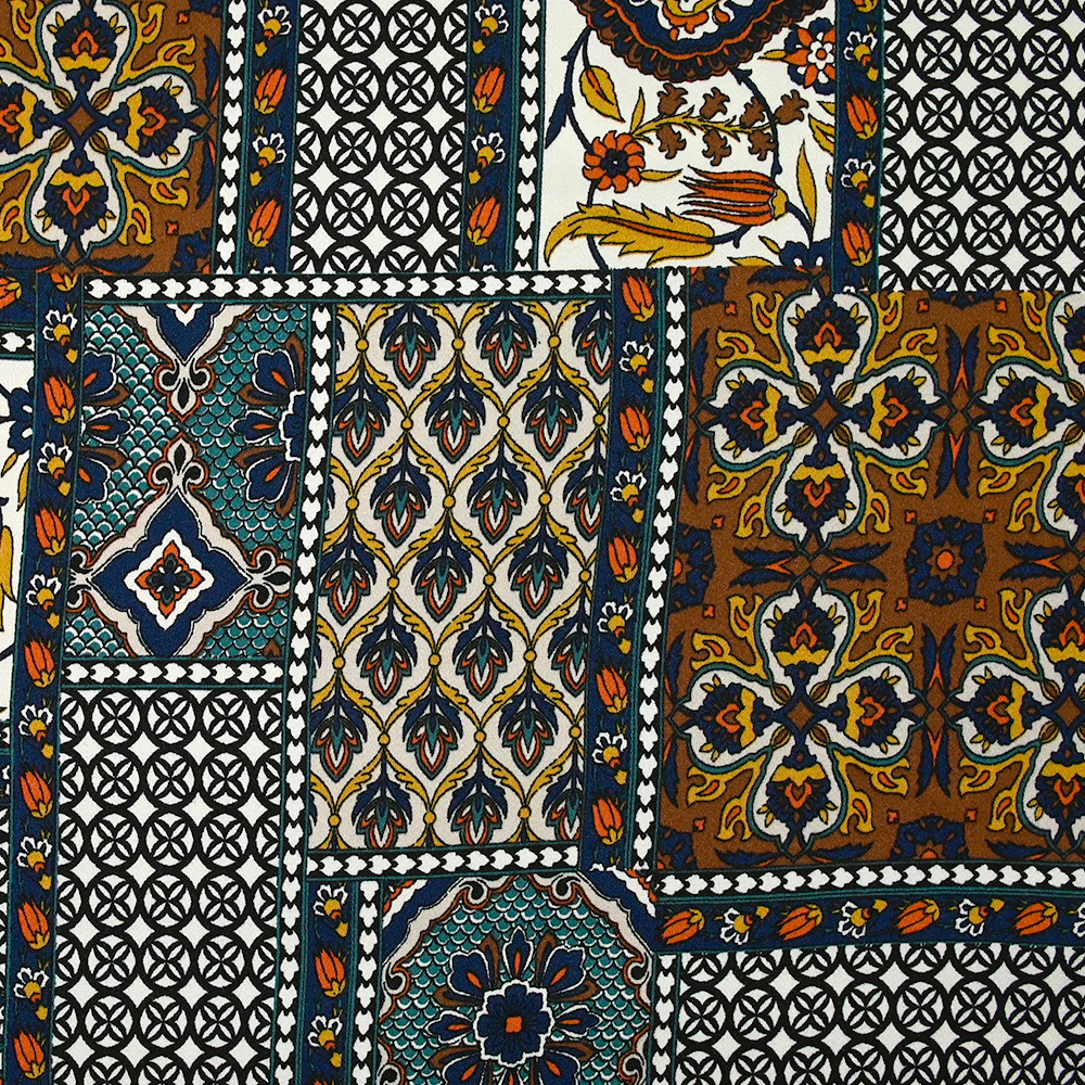 Satin de viscose imprimé patchwork ornement orange, canard et marine