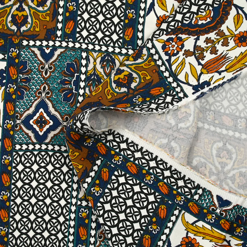 Satin de viscose imprimé patchwork ornement orange, canard et marine - Image 6