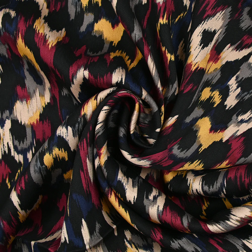Satin de viscose imprimé Vénus bordeaux fond noir - Image 2