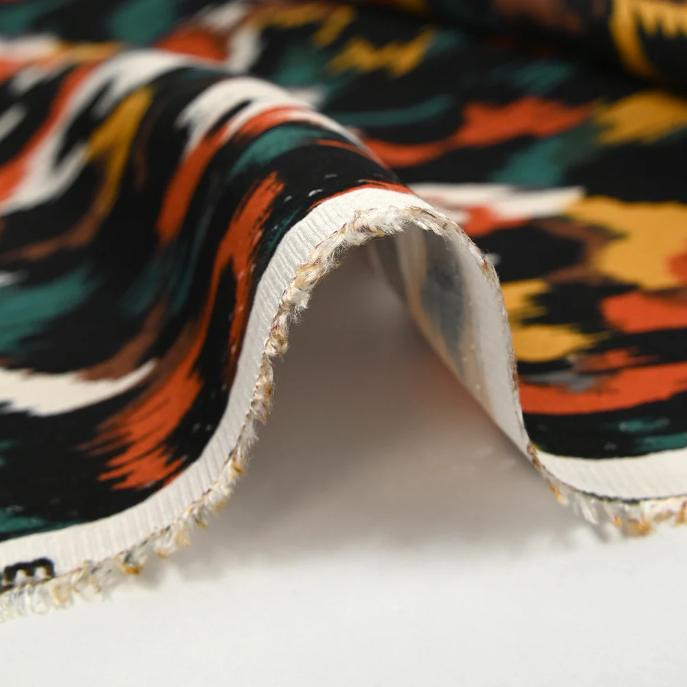 Satin de viscose imprimé Vénus orange brûlé fond noir - Image 6