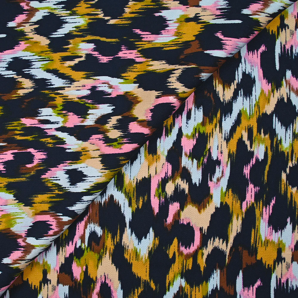 Satin de viscose imprimé Vénus rose fond marine - Image 4