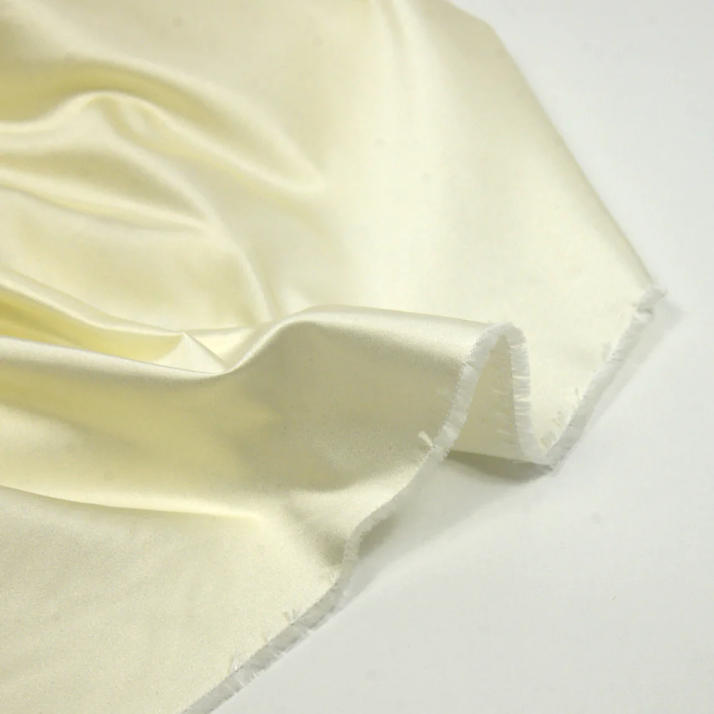 Satin duchesse polyester blanc cassé - Image 3