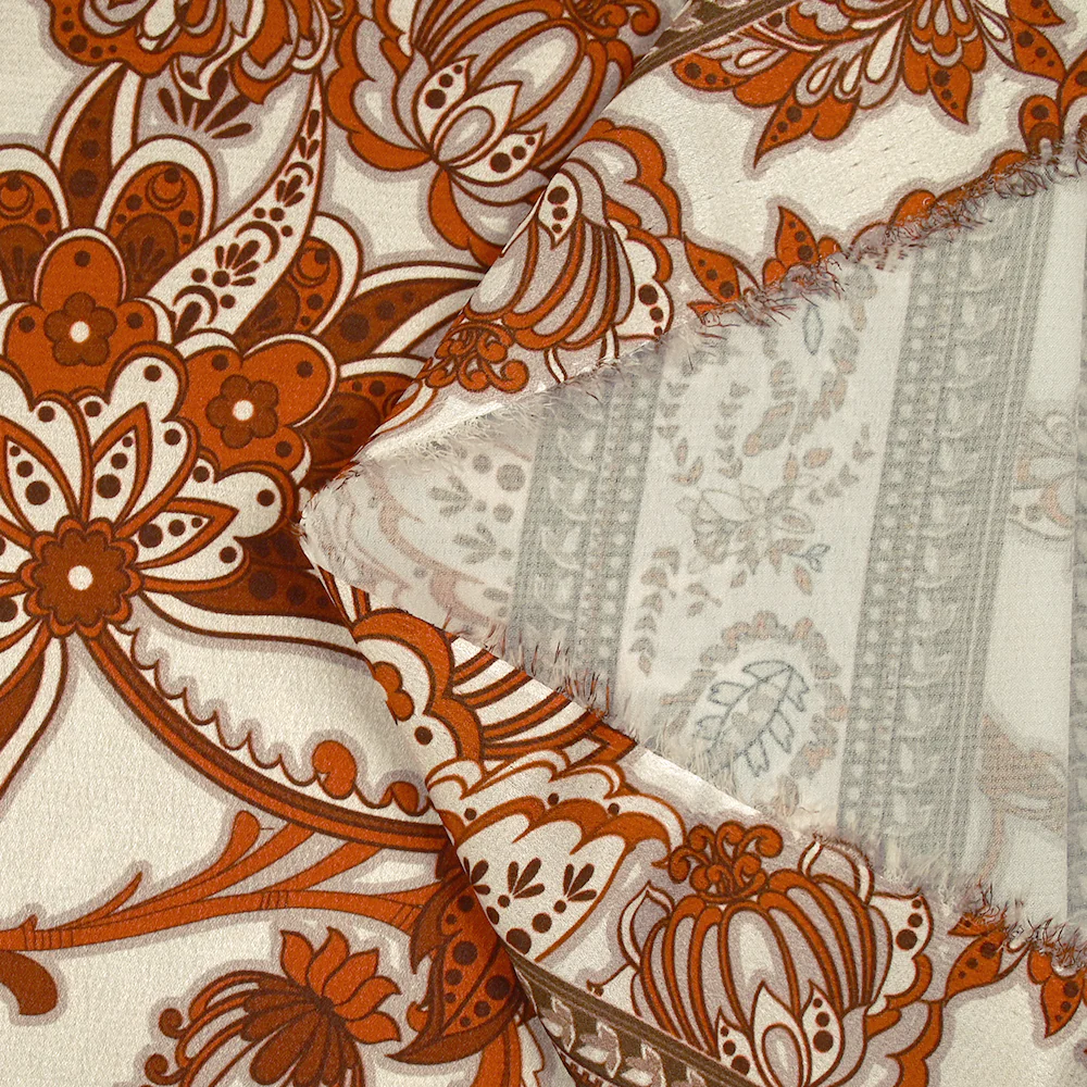 Satin polyester imprimé cachemire en frise orange brûlé fond écru - Image 6