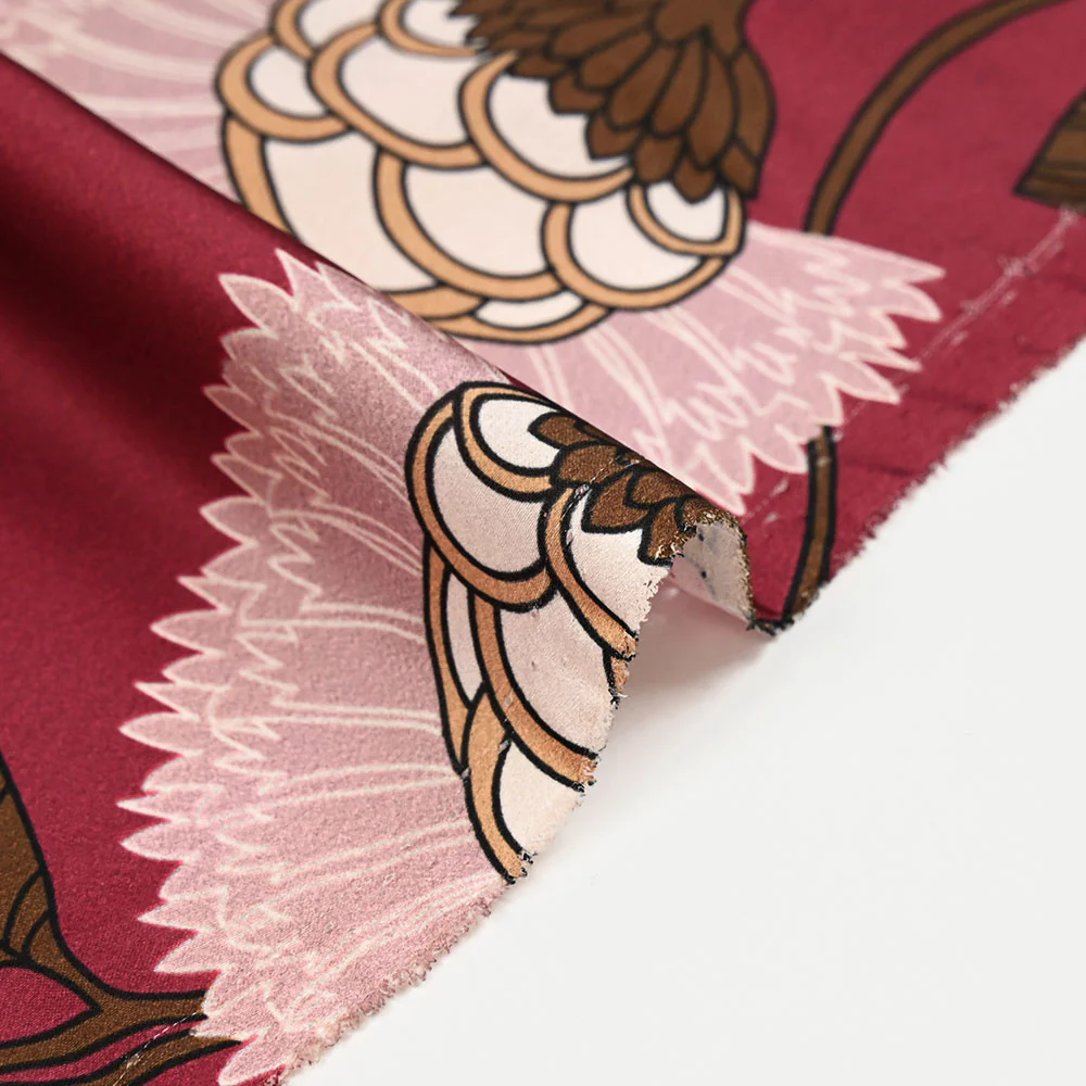 Satin polyester imprimé fleur en éventail rose fond bordeaux - Image 6