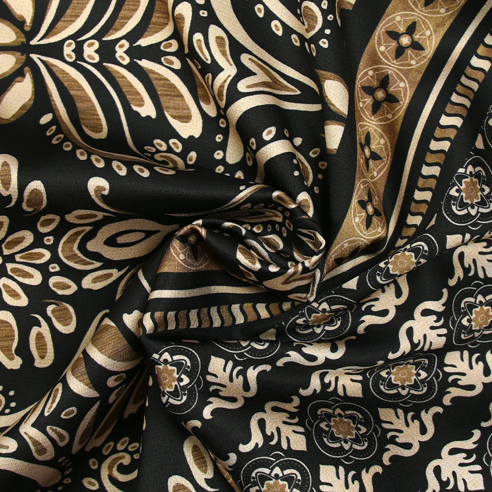 Satin polyester imprimé frise et baroque fond noir - Image 2