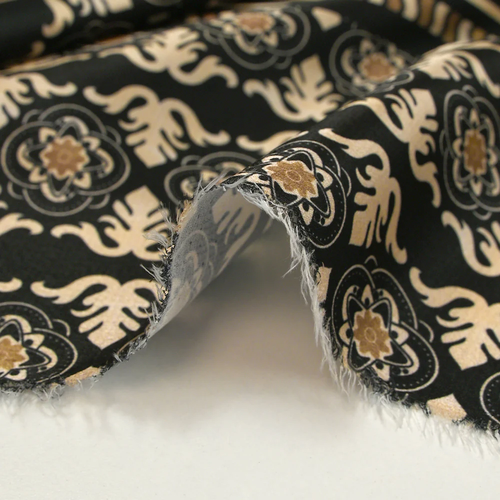 Satin polyester imprimé frise et baroque fond noir - Image 7
