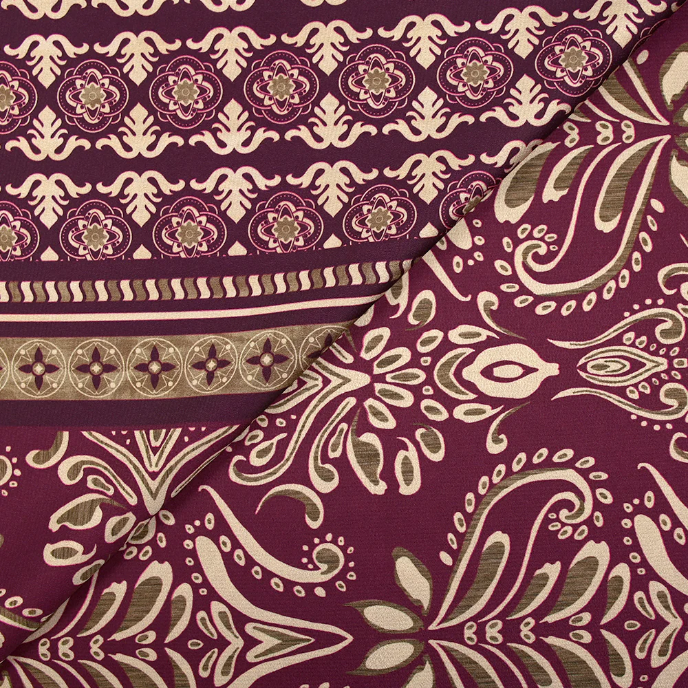 Satin polyester imprimé frise et baroque fond prune