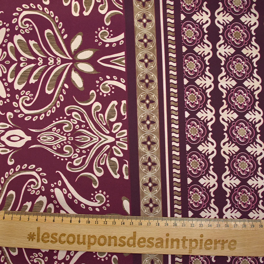 Satin polyester imprimé frise et baroque fond prune - Image 3