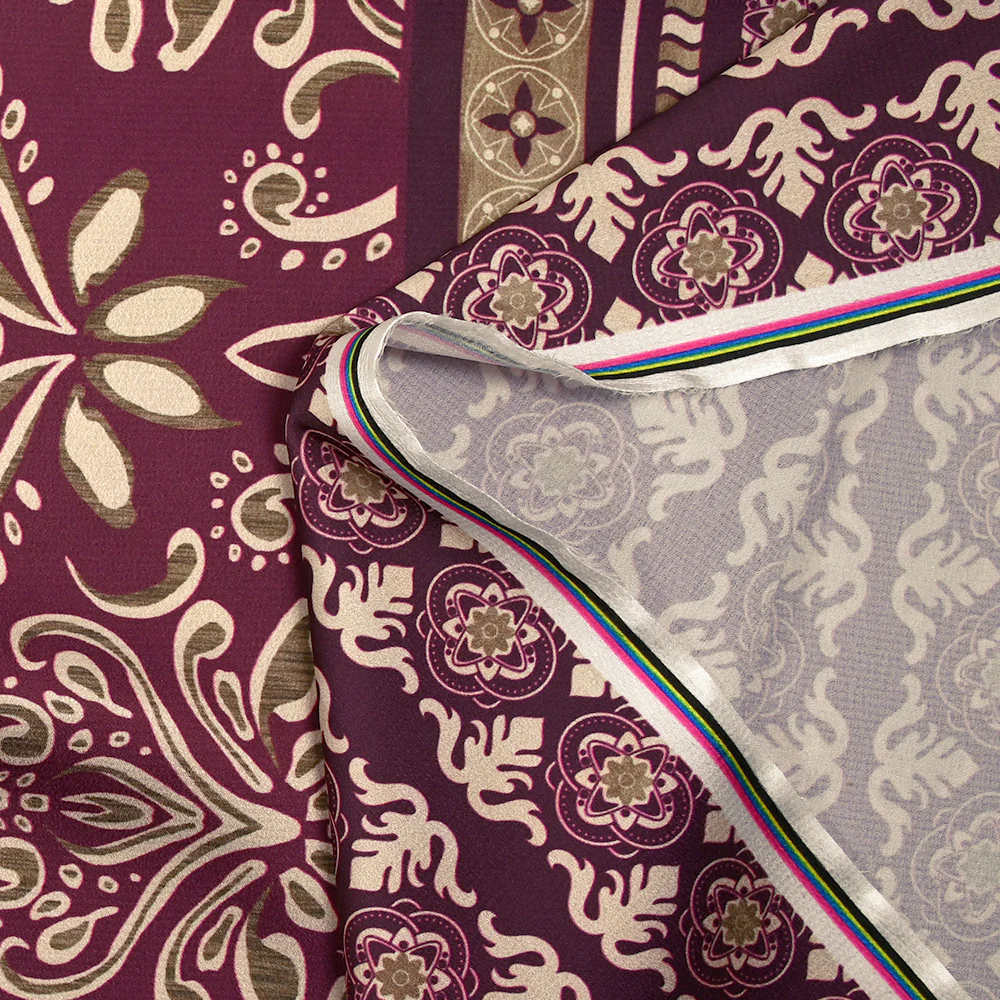 Satin polyester imprimé frise et baroque fond prune - Image 6