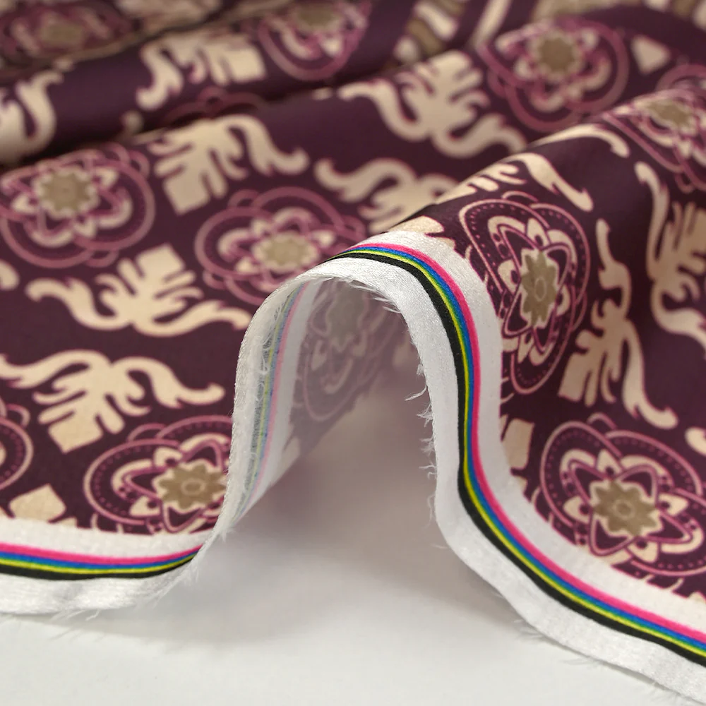 Satin polyester imprimé frise et baroque fond prune - Image 7