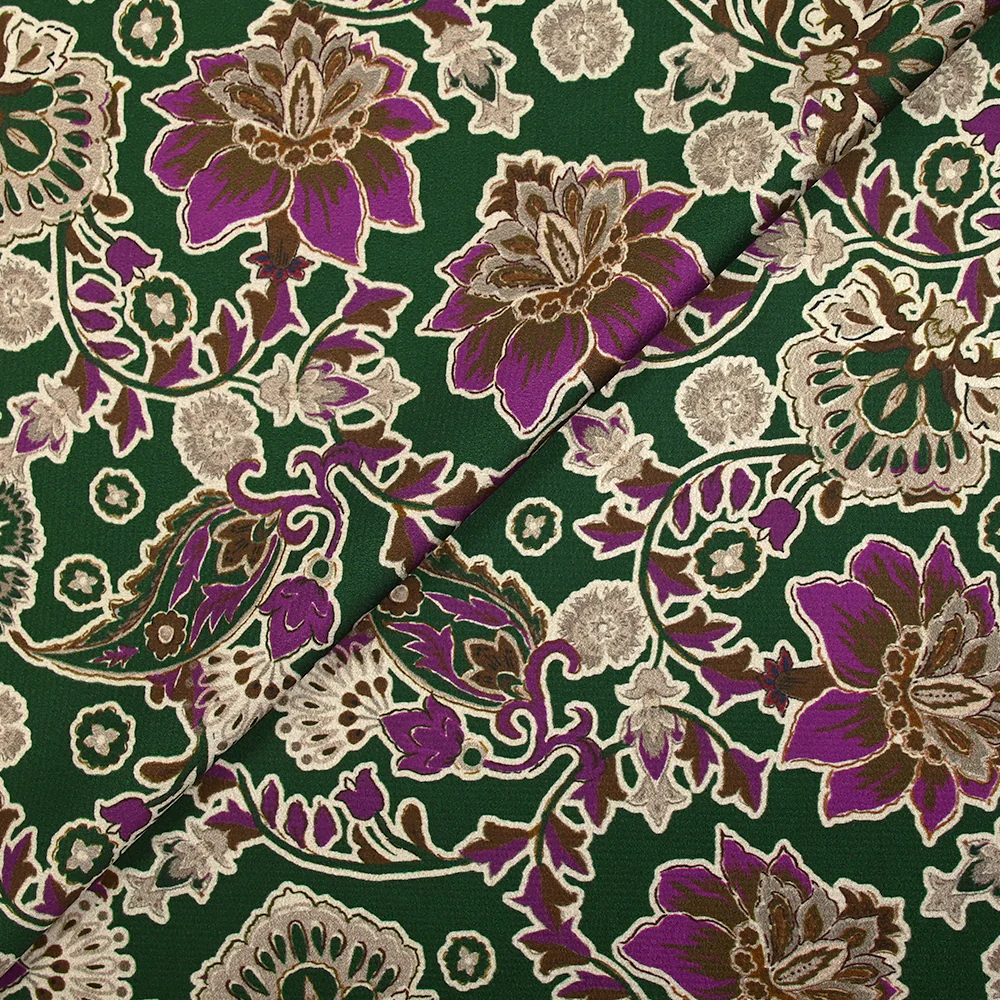 Satin polyester imprimé indian spirit violet fond vert foncé - Image 4