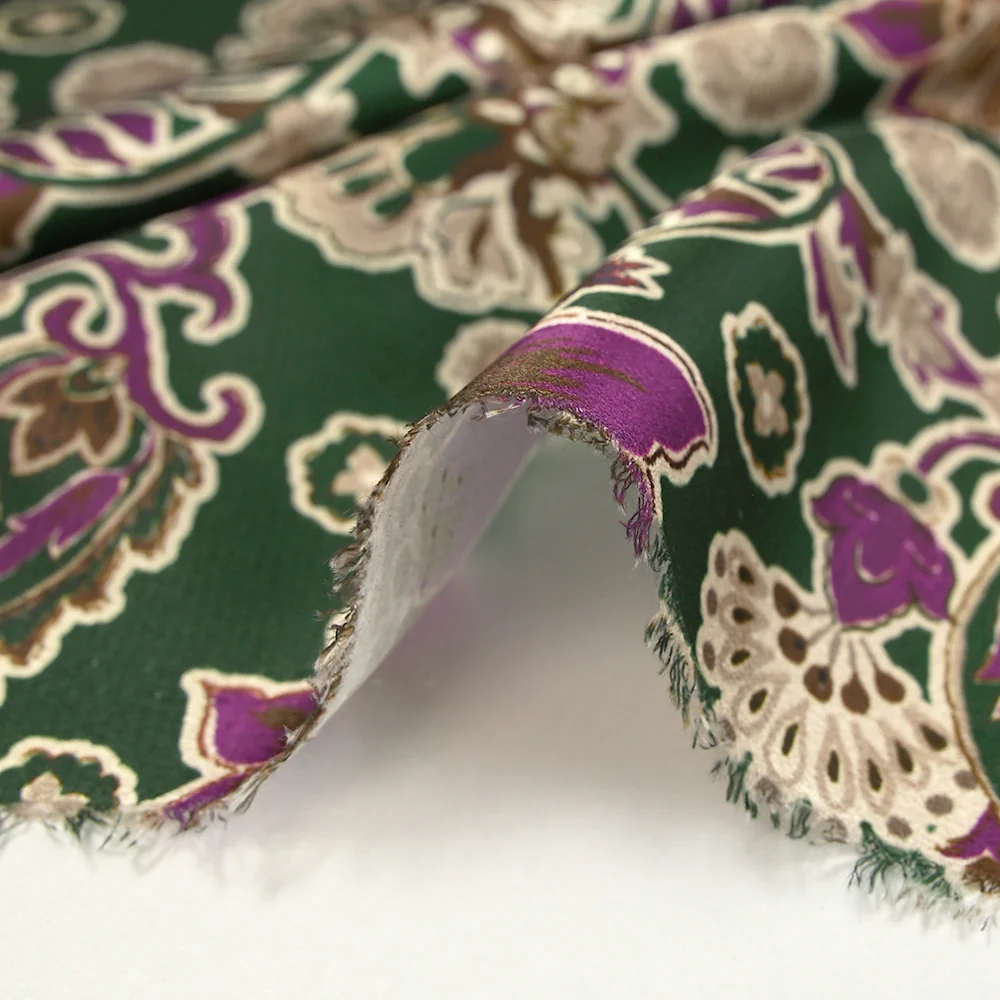 Satin polyester imprimé indian spirit violet fond vert foncé - Image 6