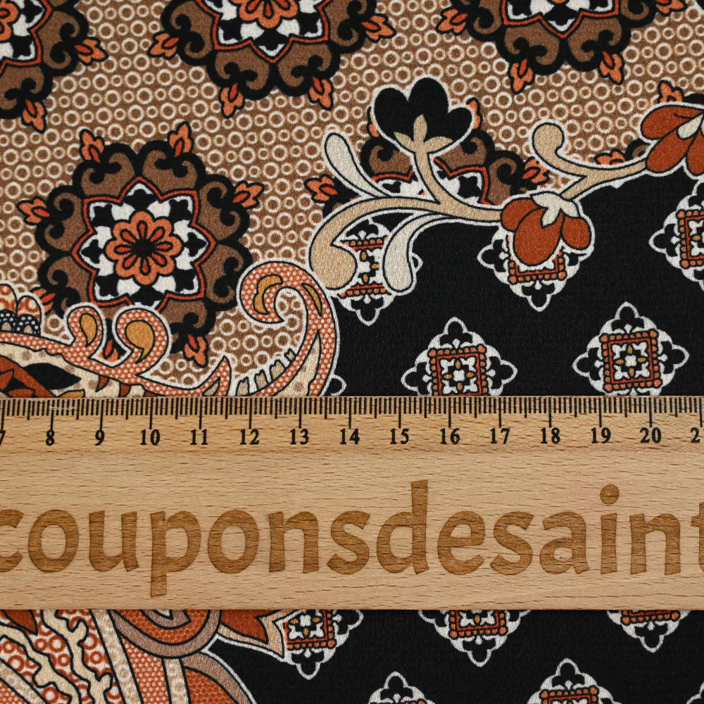 Satin polyester imprimé patchwork et cachemire marron fond noir - Image 3