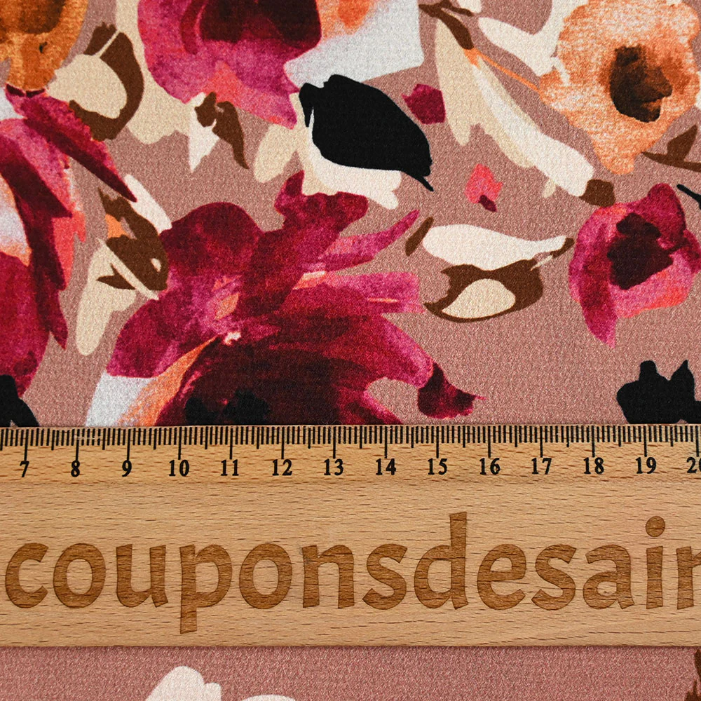 Satin polyester imprimé rose aquarelle bordeaux fond bois de rose - Image 3