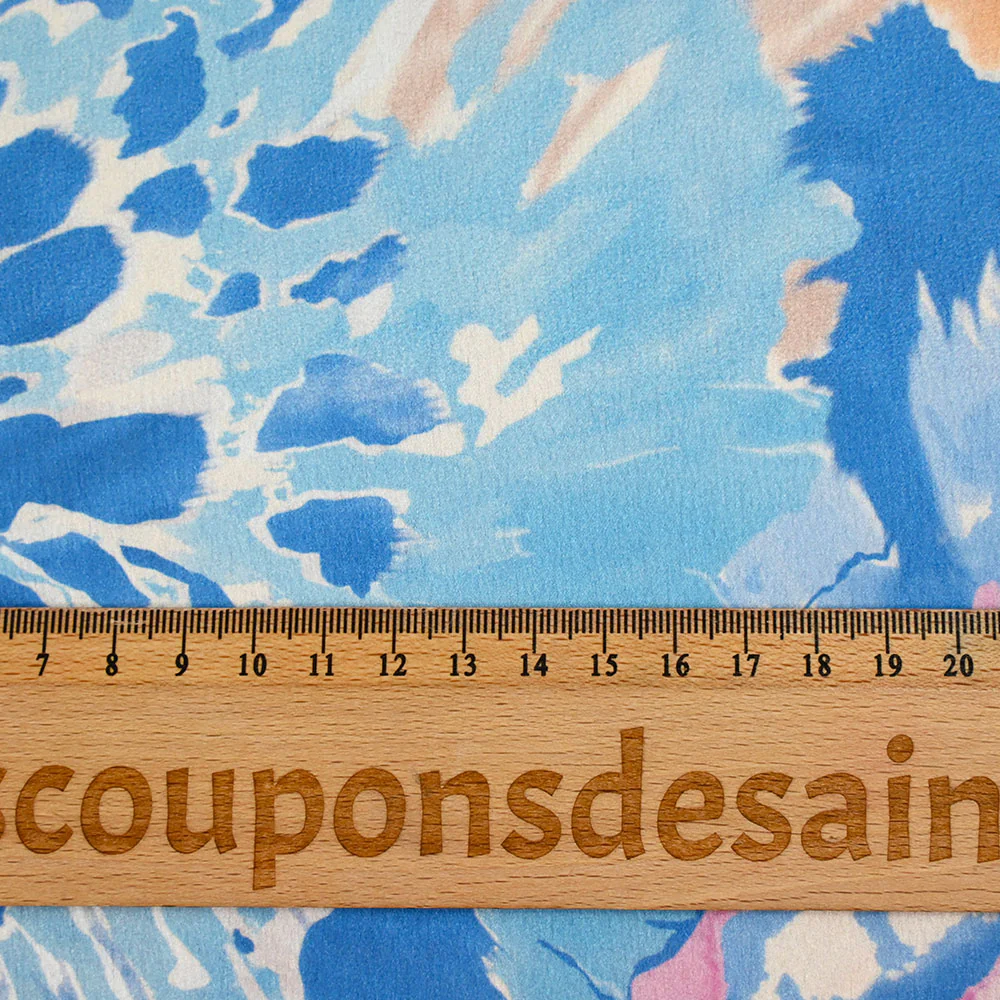 Satin polyester imprimé tie dye pastel beige et bleu - Image 3